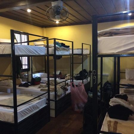 Central Backpacker Hostel 琅勃拉邦 外观 照片
