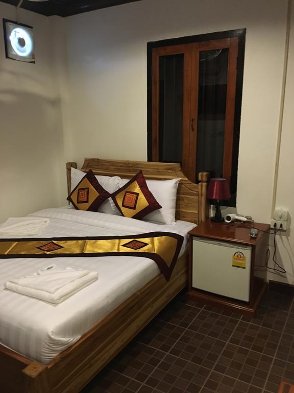 Central Backpacker Hostel 琅勃拉邦 外观 照片