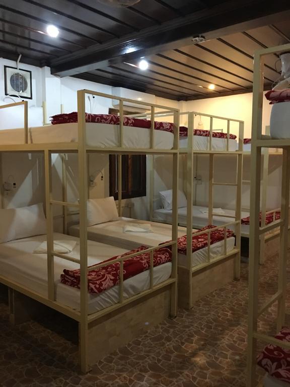 Central Backpacker Hostel 琅勃拉邦 外观 照片