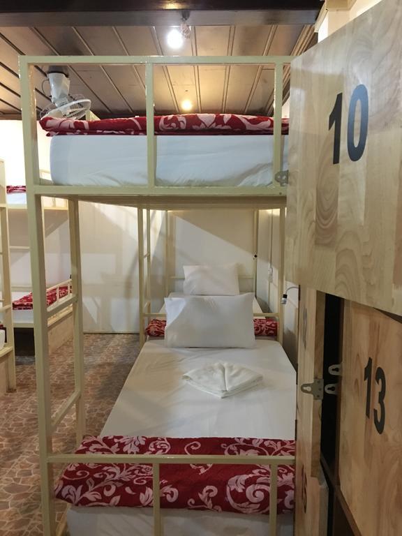Central Backpacker Hostel 琅勃拉邦 外观 照片