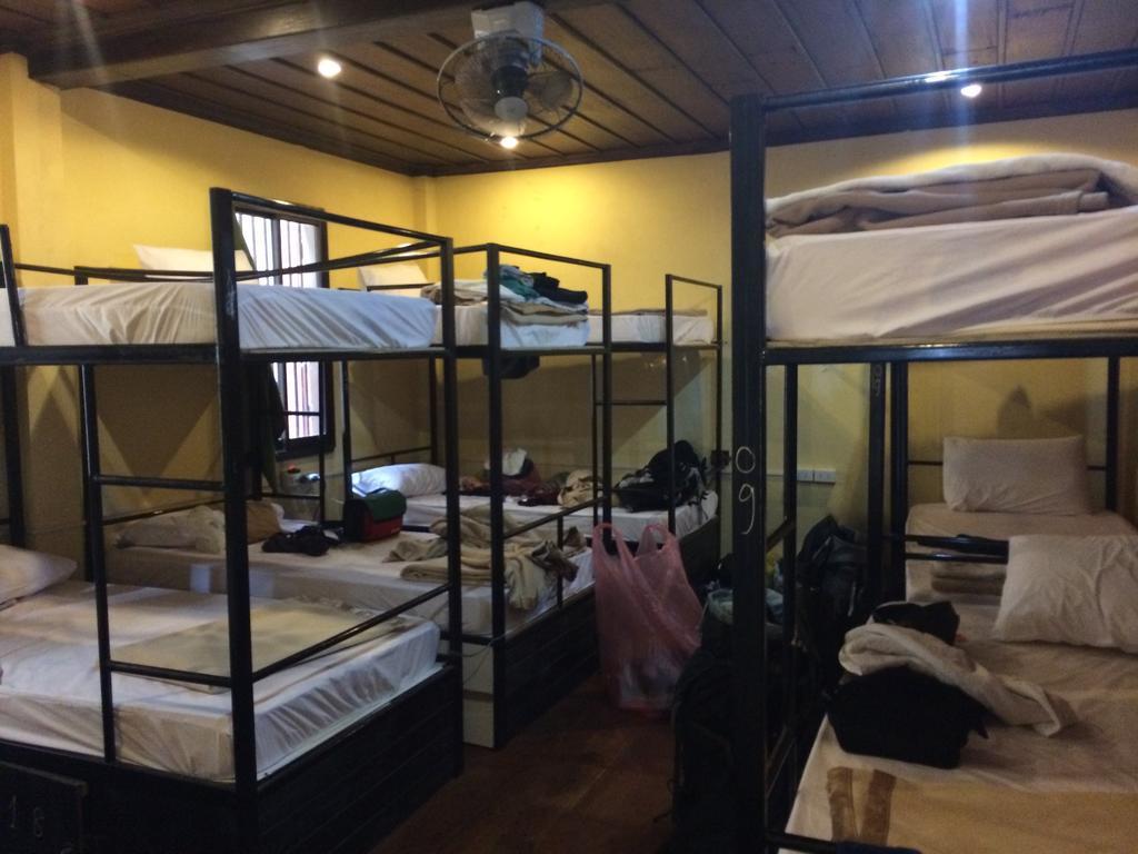 Central Backpacker Hostel 琅勃拉邦 外观 照片
