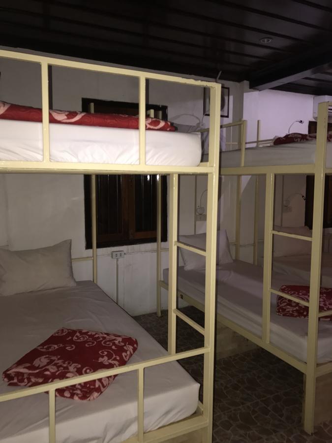 Central Backpacker Hostel 琅勃拉邦 外观 照片